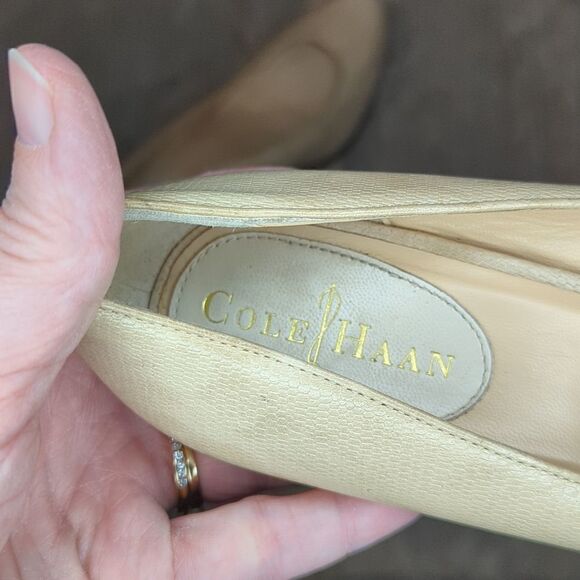 COLE Haan Leather Pumps Woman's size 8 snake texture 3.5" heel Cream Neutral - Picture 7 of 12